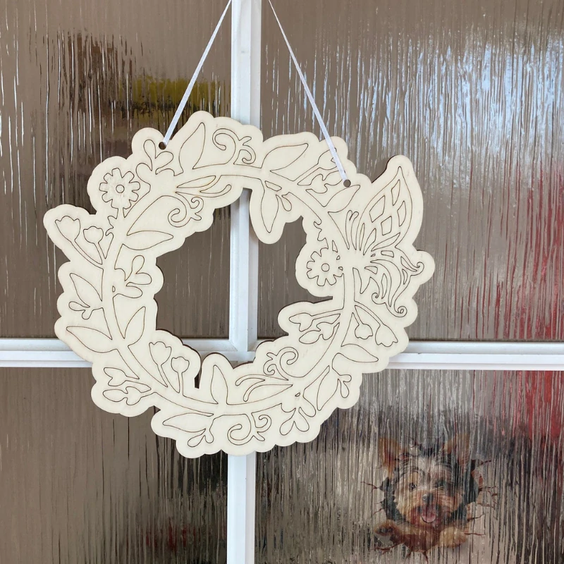 Květinový věnec s motýlem